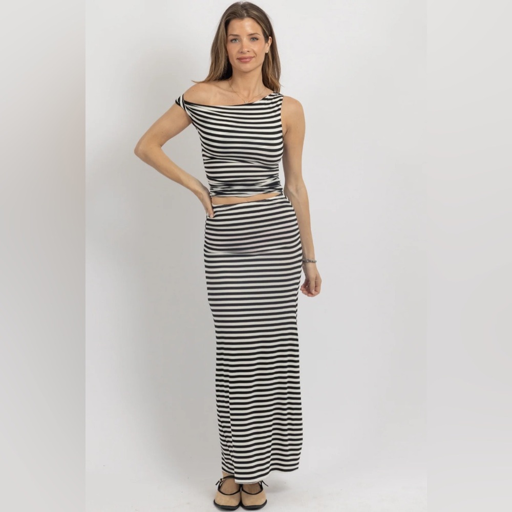 SHIRRED SHOULDER STRIPE SKIRT
SET